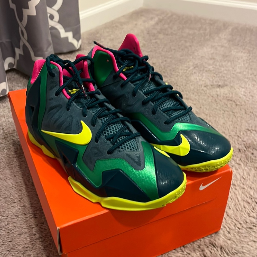 Nike Lebron XI GS Shoes Sneakers new 621712 300 Youth Boys Size 6 6Y